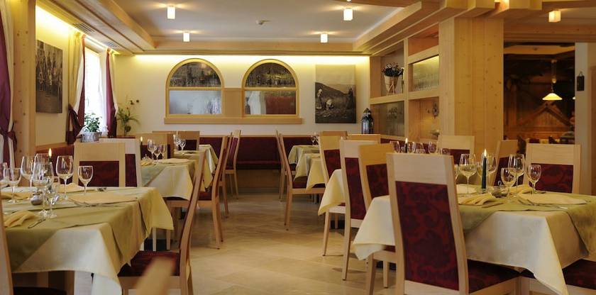 Imagen del bar/restaurante del Hotel Tirol Natural Idyll. Foto 4