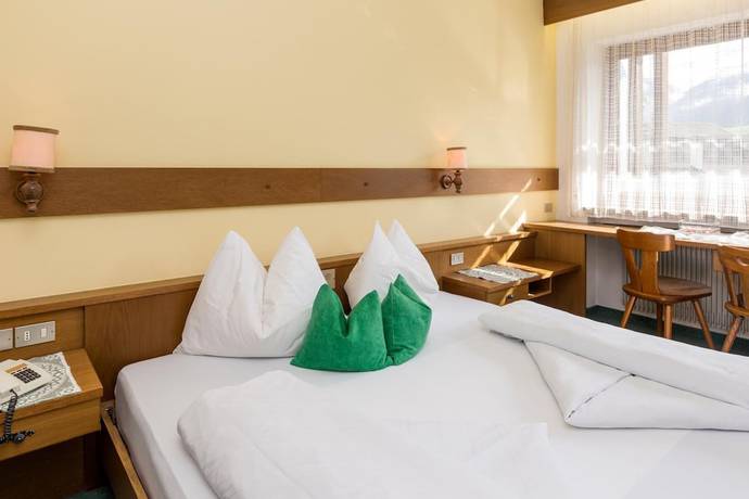 Imagen de la habitación del Hotel Tirolerhof, St. Georgen - San Giorgio. Foto 10