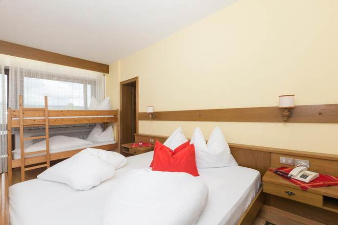 Imagen de la habitación del Hotel Tirolerhof, St. Georgen - San Giorgio. Foto 11