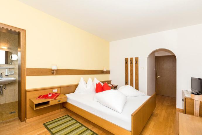 Imagen de la habitación del Hotel Tirolerhof, St. Georgen - San Giorgio. Foto 12