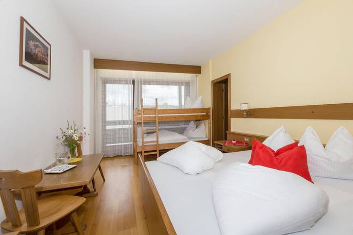 Imagen de la habitación del Hotel Tirolerhof, St. Georgen - San Giorgio. Foto 13