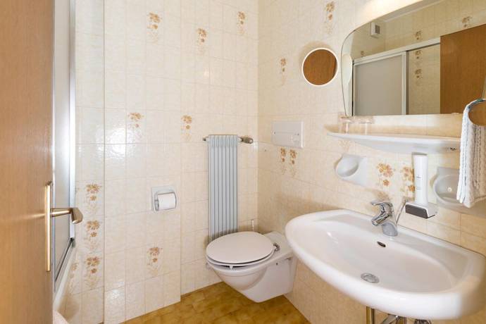 Imagen de la habitación del Hotel Tirolerhof, St. Georgen - San Giorgio. Foto 14