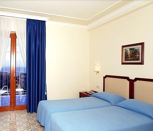 Imagen de la habitación del Hotel Tirrenia. Foto 2