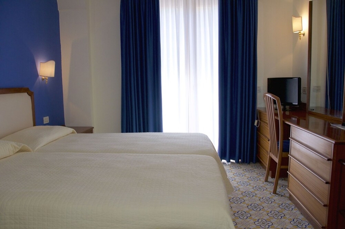Imagen de la habitación del Hotel Tirrenia. Foto 4