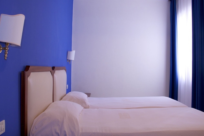 Imagen de la habitación del Hotel Tirrenia. Foto 7