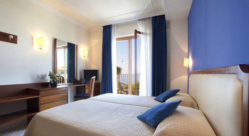 Imagen de la habitación del Hotel Tirrenia, Sorrento. Foto 3