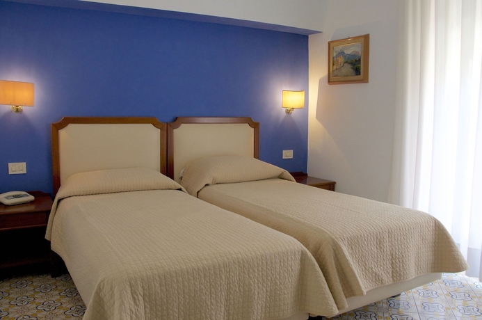 Imagen de la habitación del Hotel Tirrenia, Sorrento. Foto 8