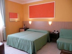 Imagen de la habitación del Hotel Tirrenia, Viareggio. Foto 13
