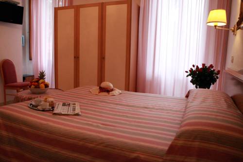 Imagen de la habitación del Hotel Tirreno, Castiglioncello. Foto 5