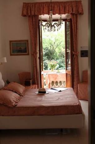 Imagen de la habitación del Hotel Tirreno, Castiglioncello. Foto 6