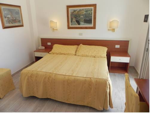 Imagen de la habitación del Hotel Tirreno, Castiglioncello. Foto 9