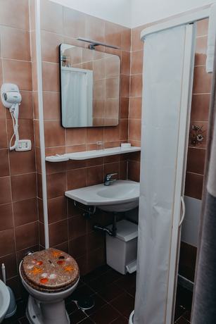 Imagen de la habitación del Hotel Tirreno, Latina. Foto 14