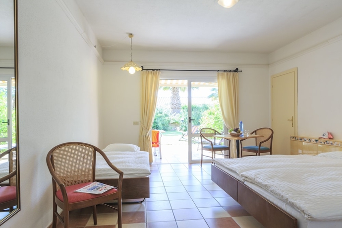 Imagen de la habitación del Hotel Tirreno Resort. Foto 9