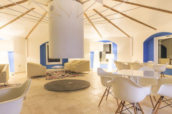 Imagen de los interiores del Hotel Tirreno Resort. Foto 16