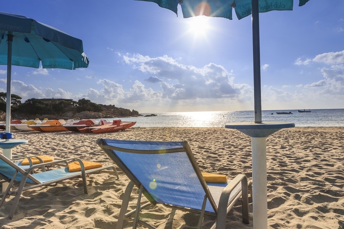 Imagen de los exteriores del Hotel Tirreno Resort. Foto 11