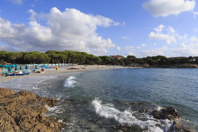 Imagen de los exteriores del Hotel Tirreno Resort. Foto 12