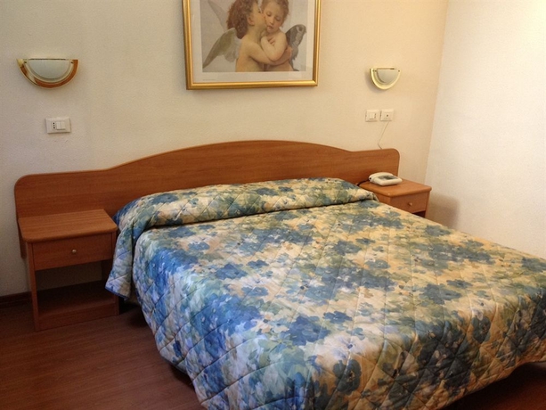 Imagen de la habitación del Hotel Tirreno, Roma. Foto 2