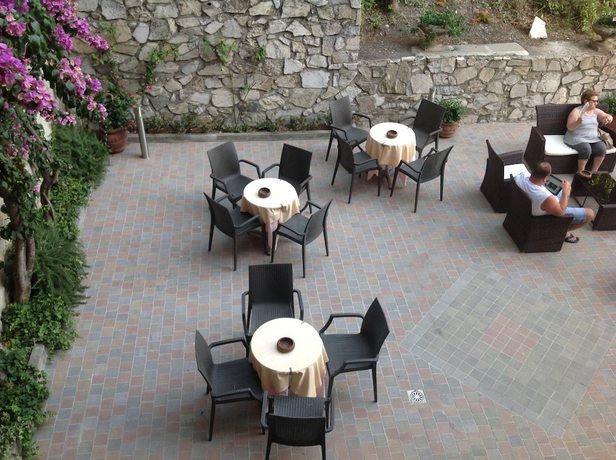 Imagen de los exteriores del Hotel Tirreno, Santa Giulia. Foto 16