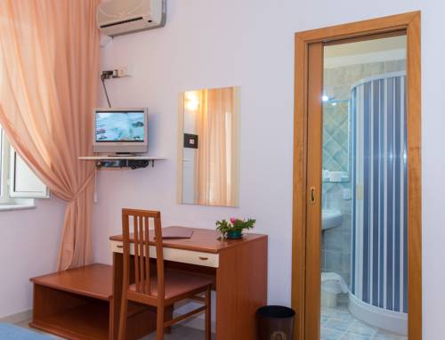 Imagen de la habitación del Hotel Tirreno, Sapri. Foto 15
