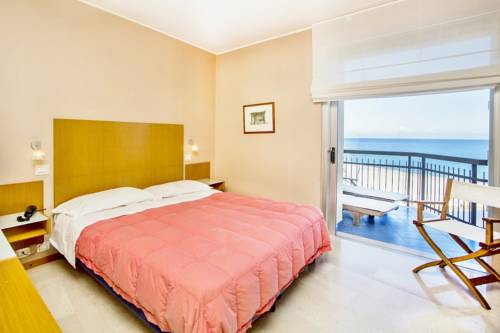 Imagen de la habitación del Hotel Tirreno, Spotorno. Foto 3