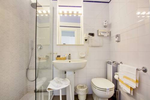 Imagen de la habitación del Hotel Tirreno, Spotorno. Foto 6