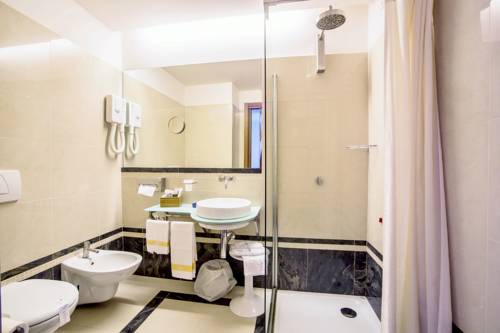 Imagen de la habitación del Hotel Tirreno, Spotorno. Foto 9
