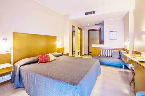 Imagen de la habitación del Hotel Tirreno, Spotorno. Foto 11