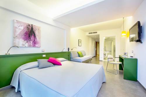 Imagen de la habitación del Hotel Tirreno, Spotorno. Foto 13