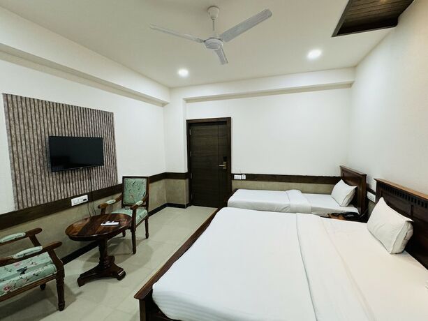 Imagen general del Hotel Tirth By Sonu Cafe. Foto 2