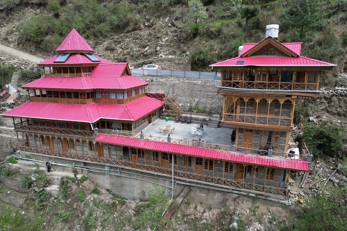 Imagen de la habitación del Hotel Tirthan Village Resort. Foto 8