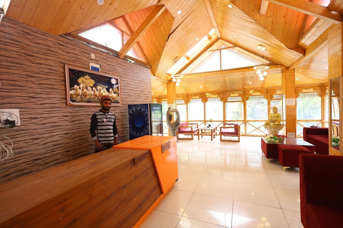 Imagen de los interiores del Hotel Tirthan Village Resort. Foto 16