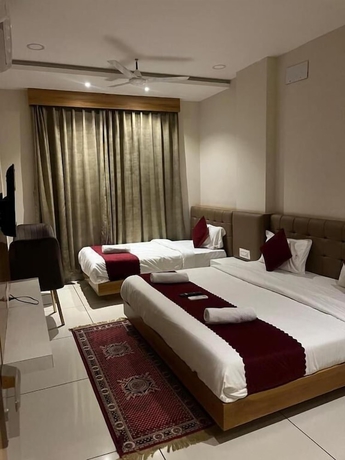 Imagen de la habitación del Hotel Tirupati Inn. Foto 2