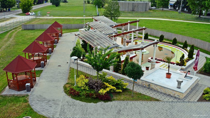 Imagen de la piscina del Hotel Tisia Hotel and Spa. Foto 20