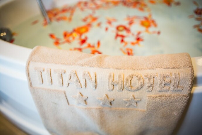 Imagen de la habitación del Hotel Titan. Foto 17