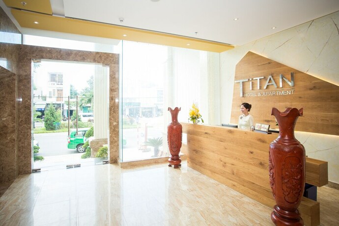 Imagen de los interiores del Hotel Titan. Foto 36