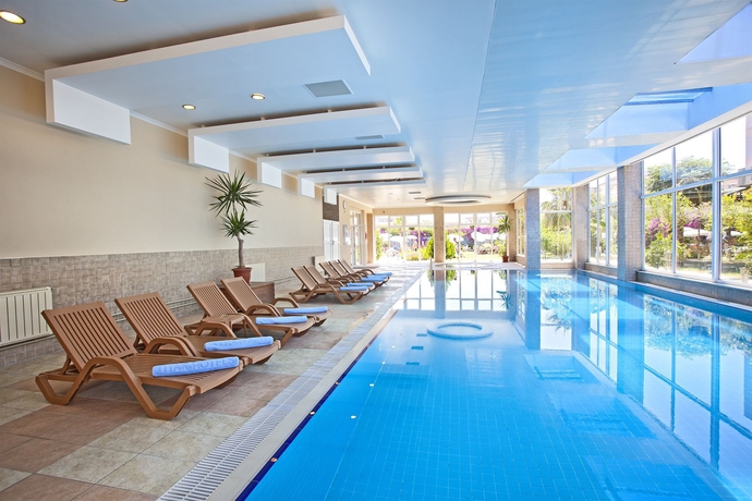 Imagen de la piscina del Hotel Titan Select. Foto 15
