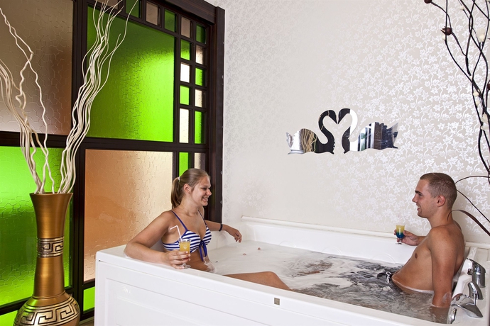 Imagen de la piscina del Hotel Titan Select. Foto 16
