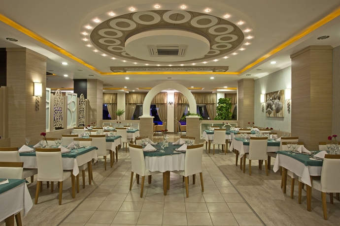 Imagen del bar/restaurante del Hotel Titan Select. Foto 9