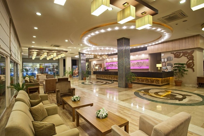 Imagen de los interiores del Hotel Titan Select. Foto 13
