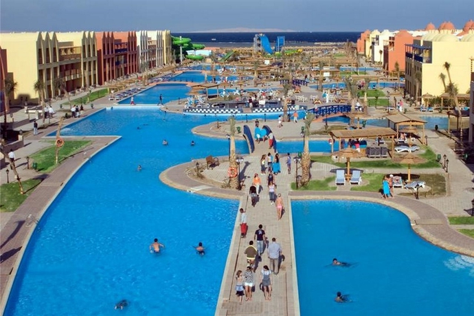 Imagen general del Hotel Titanic Beach Spa and Aqua Park. Foto 2