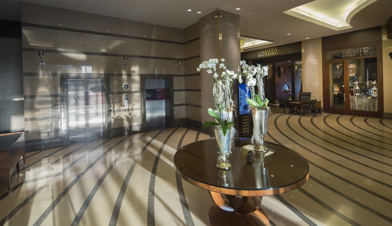 Imagen de los interiores del Hotel Titanic Business Kartal. Foto 13