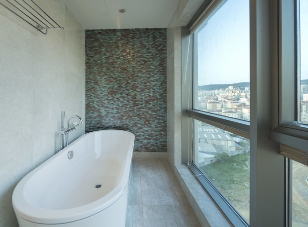 Imagen de la habitación del Hotel Titanic Business Kartal. Foto 9