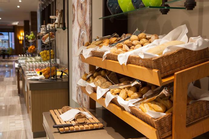 Imagen del bar/restaurante del Hotel Titanic Chaussee Berlin. Foto 7