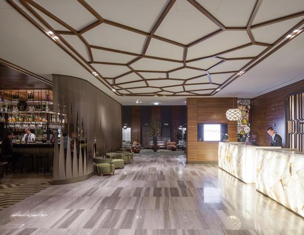 Imagen de los interiores del Hotel Titanic Chaussee Berlin. Foto 10
