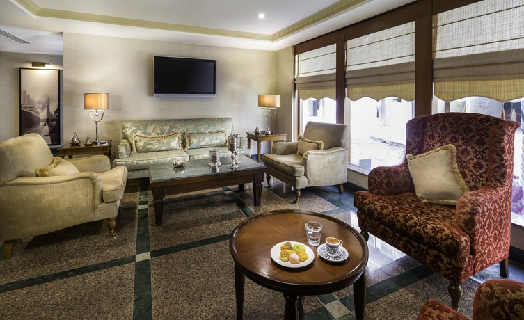 Imagen de los interiores del Hotel Titanic Comfort Sisli. Foto 16