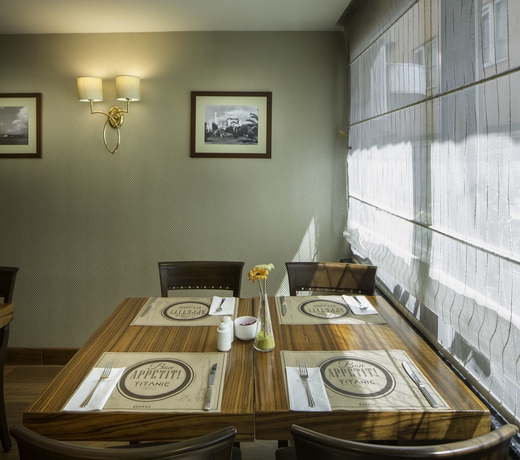 Imagen del bar/restaurante del Hotel Titanic Comfort Sisli. Foto 4