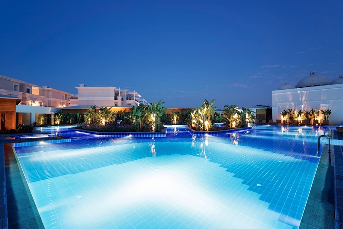 Imagen de la piscina del Hotel Titanic Deluxe Golf Belek. Foto 12