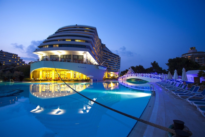 Imagen de los exteriores del Hotel Titanic Deluxe Lara. Foto 9