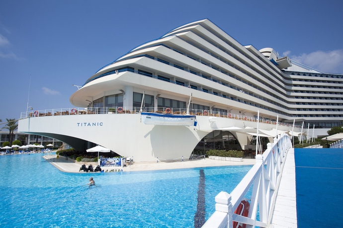 Imagen de los exteriores del Hotel Titanic Deluxe Lara. Foto 10