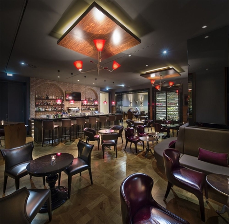 Imagen del bar/restaurante del Hotel Titanic Gendarmenmarkt Berlin. Foto 2